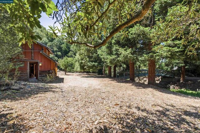 26929 Palomares Rd, Castro Valley, CA 94552