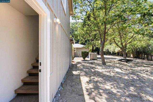 26929 Palomares Rd, Castro Valley, CA 94552