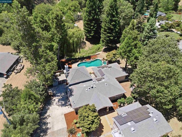 26929 Palomares Rd, Castro Valley, CA 94552