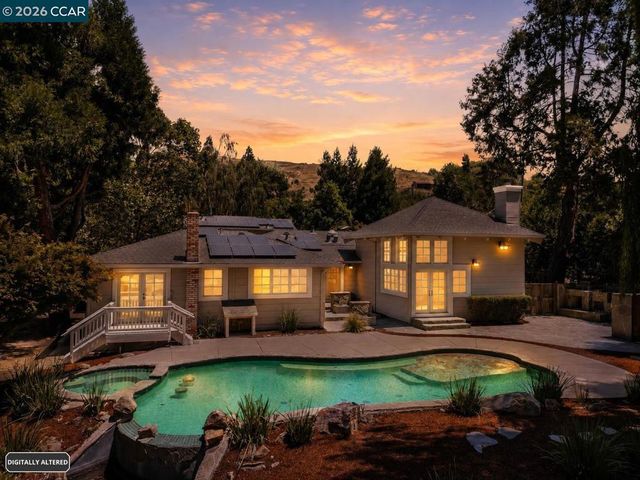 26929 Palomares Rd, Castro Valley, CA 94552