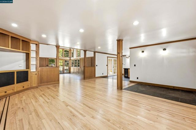 26929 Palomares Rd, Castro Valley, CA 94552
