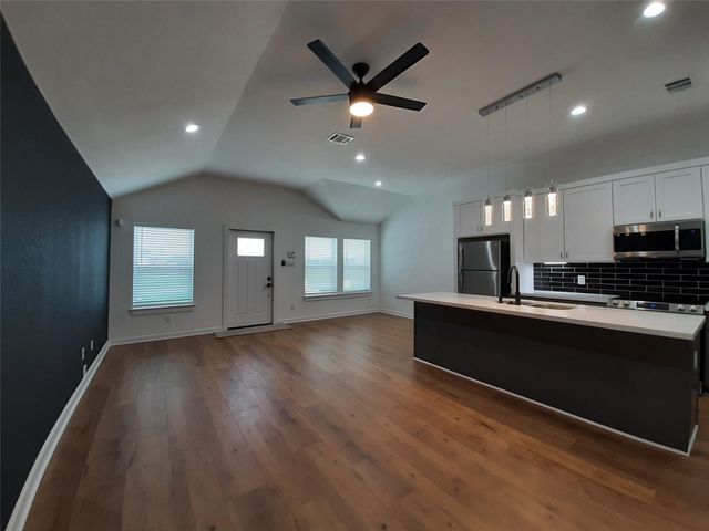 4530 Mayflower Street, Houston, TX 77051