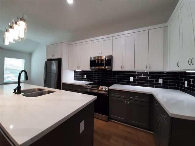 4530 Mayflower Street, Houston, TX 77051