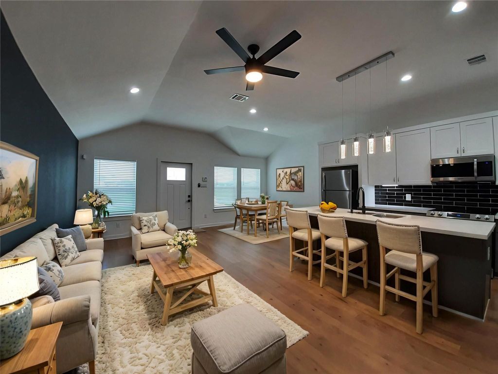 4530 Mayflower Street, Houston, TX 77051