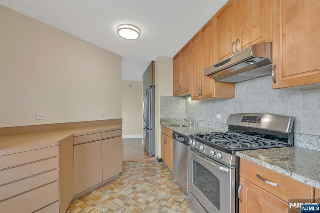 7004 Boulevard East 33D, Guttenberg, NJ 07093