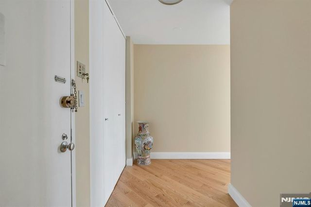 7004 Boulevard East 33D, Guttenberg, NJ 07093