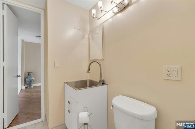 7004 Boulevard East 33D, Guttenberg, NJ 07093