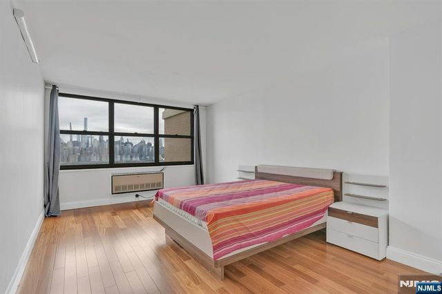 7004 Boulevard East 33D, Guttenberg, NJ 07093