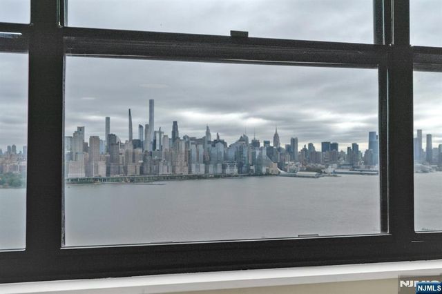 7004 Boulevard East 33D, Guttenberg, NJ 07093