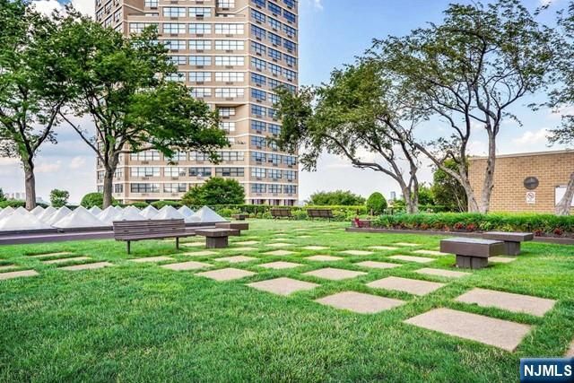 7004 Boulevard East 33D, Guttenberg, NJ 07093