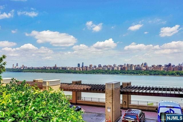 7004 Boulevard East 33D, Guttenberg, NJ 07093