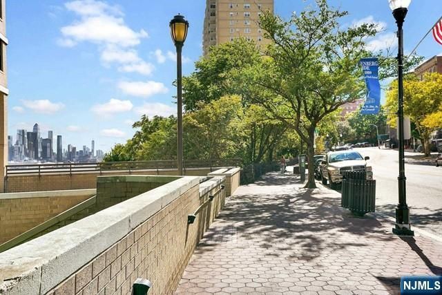 7004 Boulevard East 33D, Guttenberg, NJ 07093