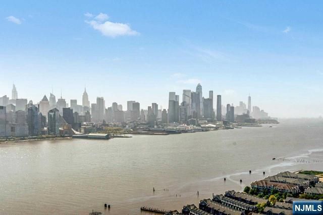 7004 Boulevard East 33D, Guttenberg, NJ 07093