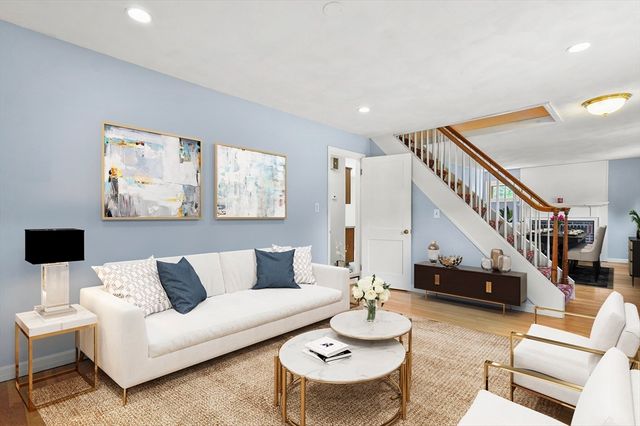 23 Ivan St, Lexington, MA 02420