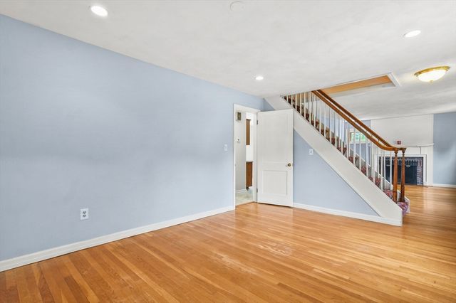 23 Ivan St, Lexington, MA 02420