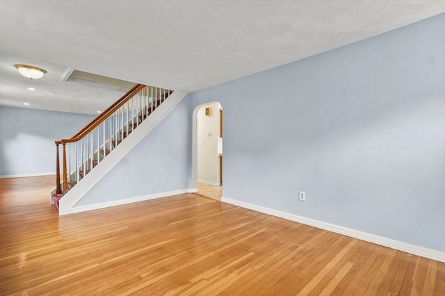 23 Ivan St, Lexington, MA 02420