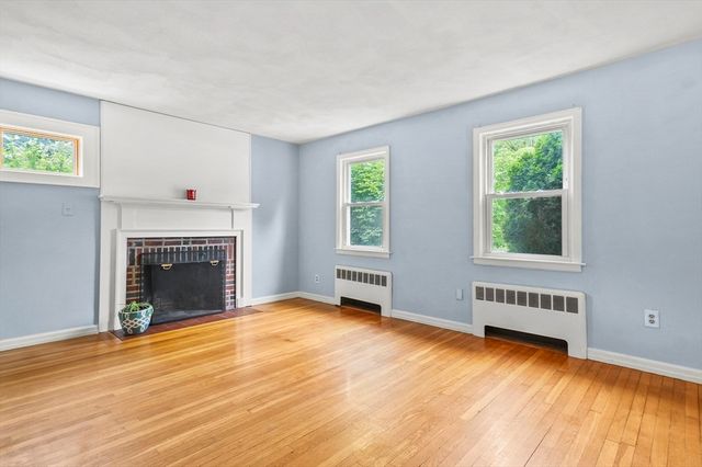 23 Ivan St, Lexington, MA 02420
