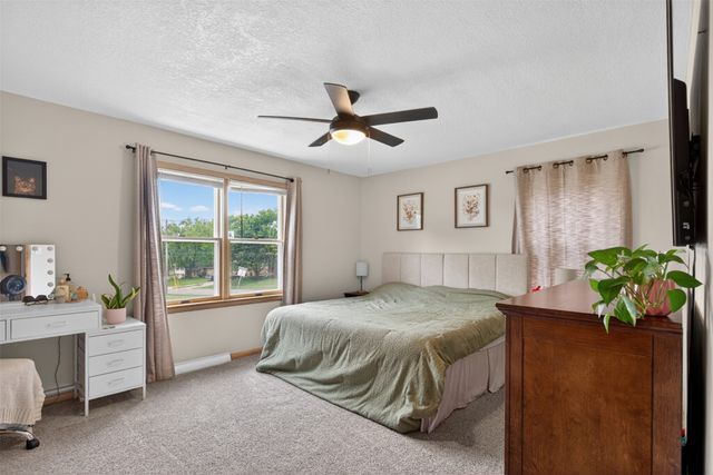 7323 Maple Drive, Urbandale, IA 50322