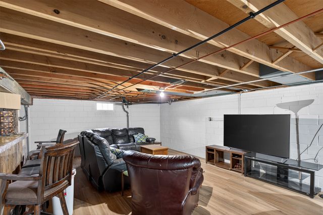 7323 Maple Drive, Urbandale, IA 50322