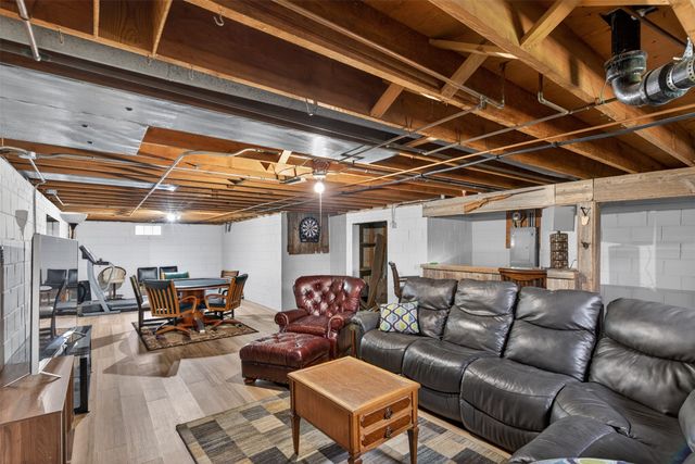 7323 Maple Drive, Urbandale, IA 50322