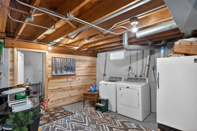 7323 Maple Drive, Urbandale, IA 50322