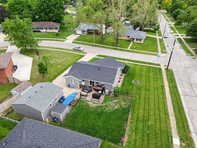 7323 Maple Drive, Urbandale, IA 50322