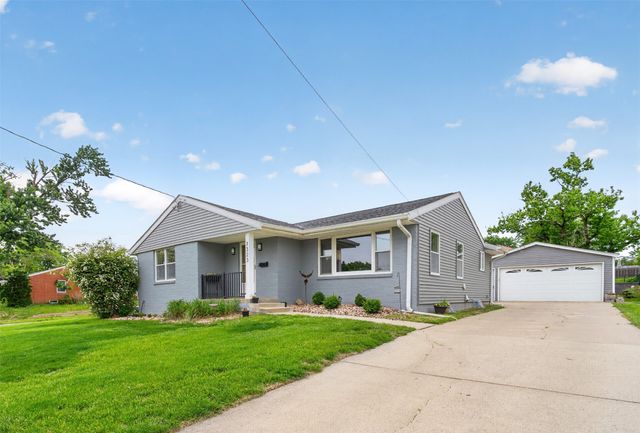 7323 Maple Drive, Urbandale, IA 50322