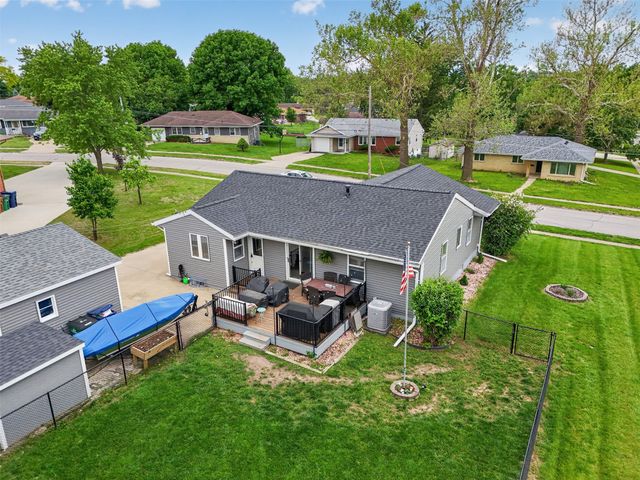 7323 Maple Drive, Urbandale, IA 50322