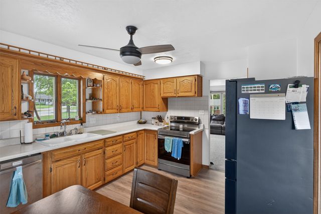 7323 Maple Drive, Urbandale, IA 50322