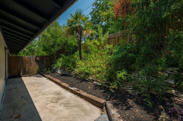 1706 Elmhurst DR A, Austin, TX 78741