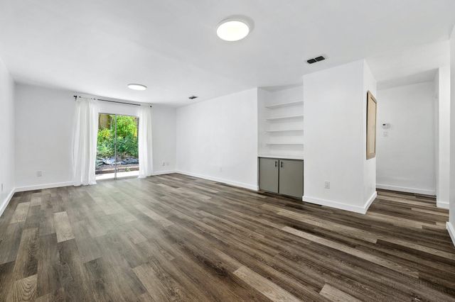 1706 Elmhurst DR A, Austin, TX 78741