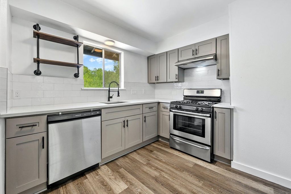 1706 Elmhurst DR A, Austin, TX 78741