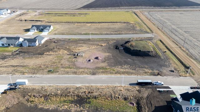 1001 Sundance St Street, Valley Springs, SD 57068