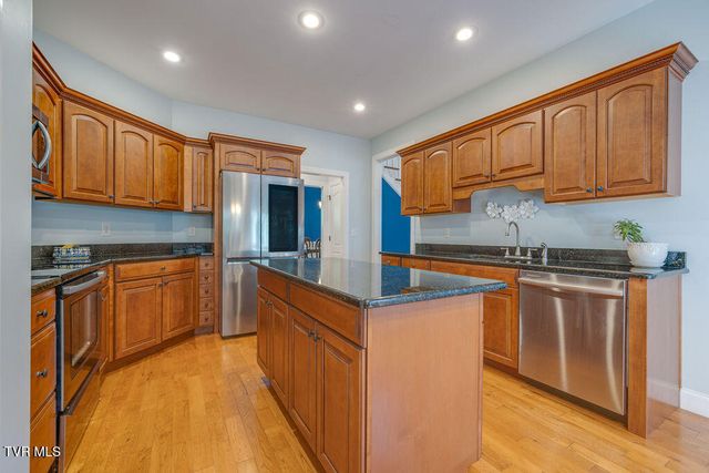 128 Allison Timbers Road, Piney Flats, TN 37686