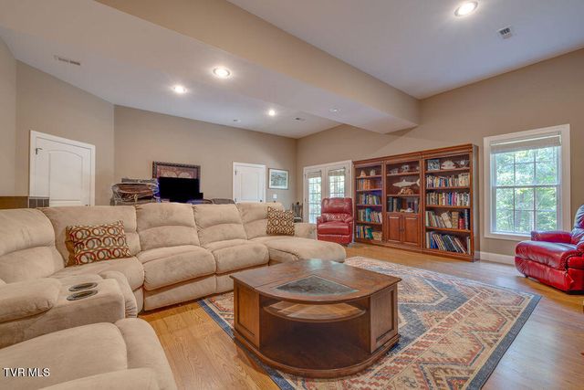 128 Allison Timbers Road, Piney Flats, TN 37686