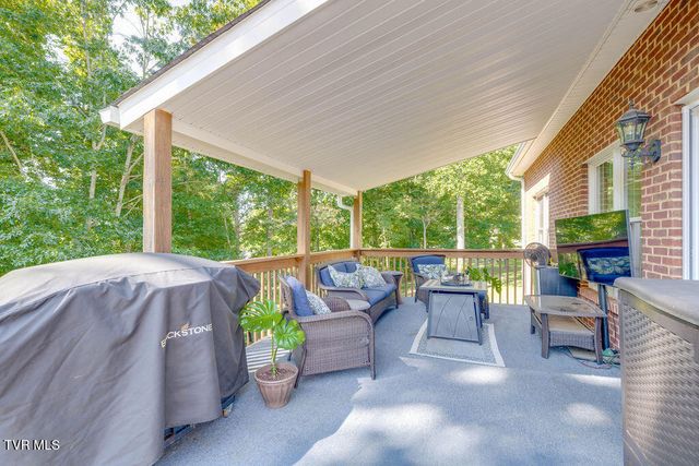 128 Allison Timbers Road, Piney Flats, TN 37686