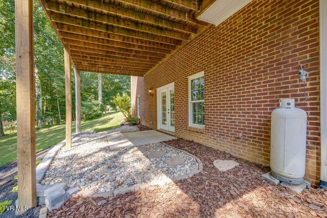 128 Allison Timbers Road, Piney Flats, TN 37686