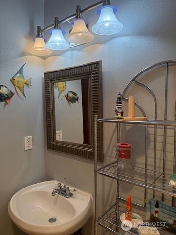 1410 N Jetty Avenue SW, Ocean Shores, WA 98569