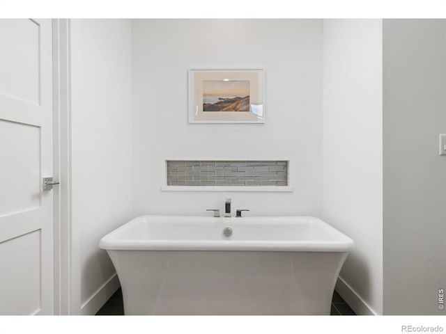8675 Summerlin Place, Longmont, CO 80503