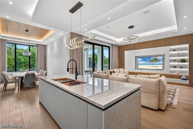 2949 CYPRESS ST, Naples, FL 34112