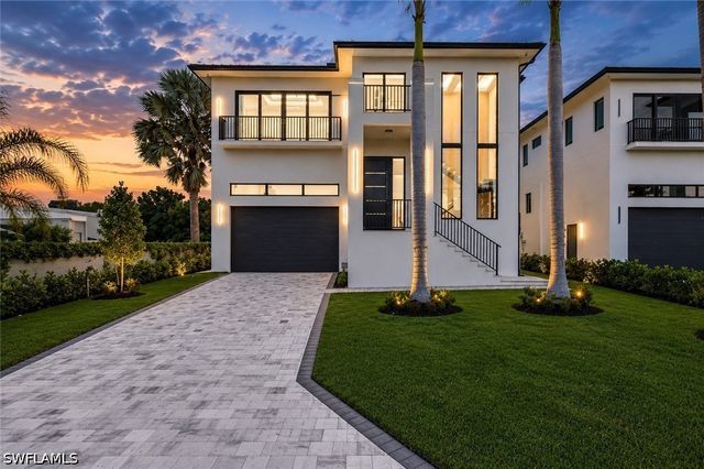 2949 CYPRESS ST, Naples, FL 34112
