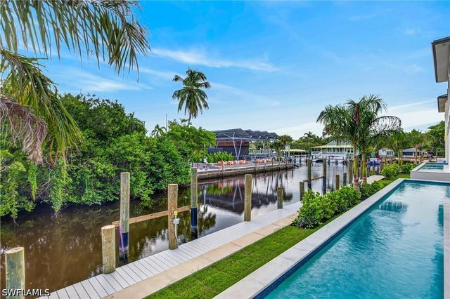 2949 CYPRESS ST, Naples, FL 34112