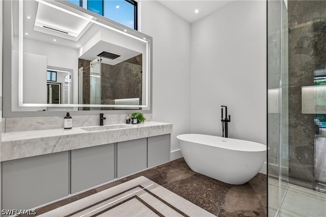 2949 CYPRESS ST, Naples, FL 34112