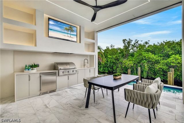 2949 CYPRESS ST, Naples, FL 34112