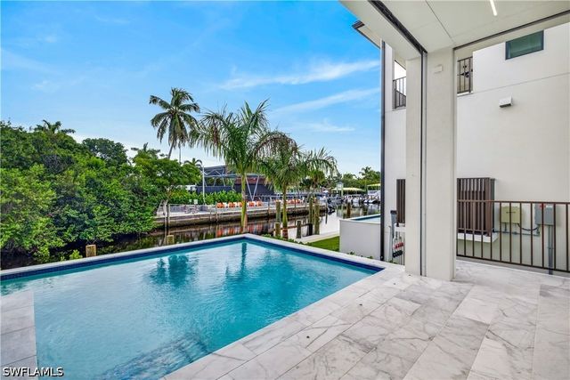 2949 CYPRESS ST, Naples, FL 34112