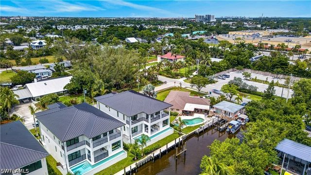 2949 CYPRESS ST, Naples, FL 34112