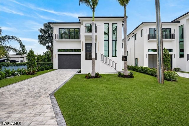 2949 CYPRESS ST, Naples, FL 34112