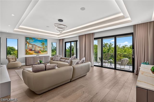 2949 CYPRESS ST, Naples, FL 34112