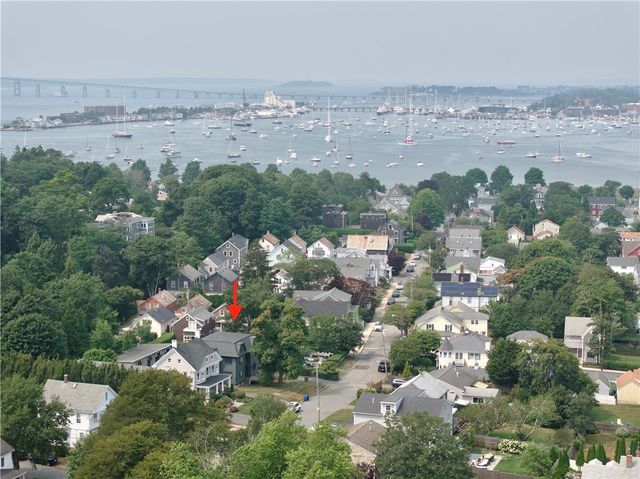 87 Roseneath Avenue A, Newport, RI 02840