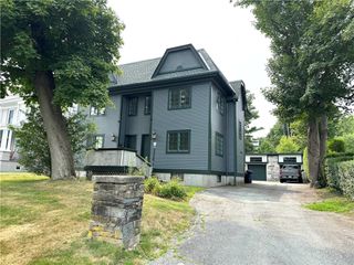 87 Roseneath Avenue A, Newport, RI 02840
